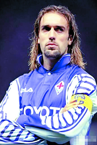 詹姆斯过去4战场均25.5+7+8，投篮命中率53.8%（詹姆斯近4场比赛场均25.5分7篮板8助攻，投篮命中率53.8%）