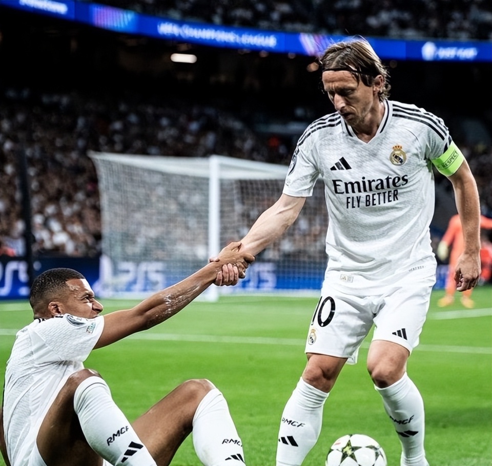 辽宁男篮在CBA杯赛中遭江苏逆转，杨鸣指出防守和心态问题，赛后将迎战NBL合肥狂风。