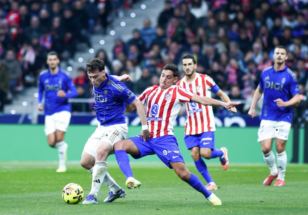 美术课上学生用课本表演变脸，轻松拿捏住精髓， 网友：“教科书式”变脸！