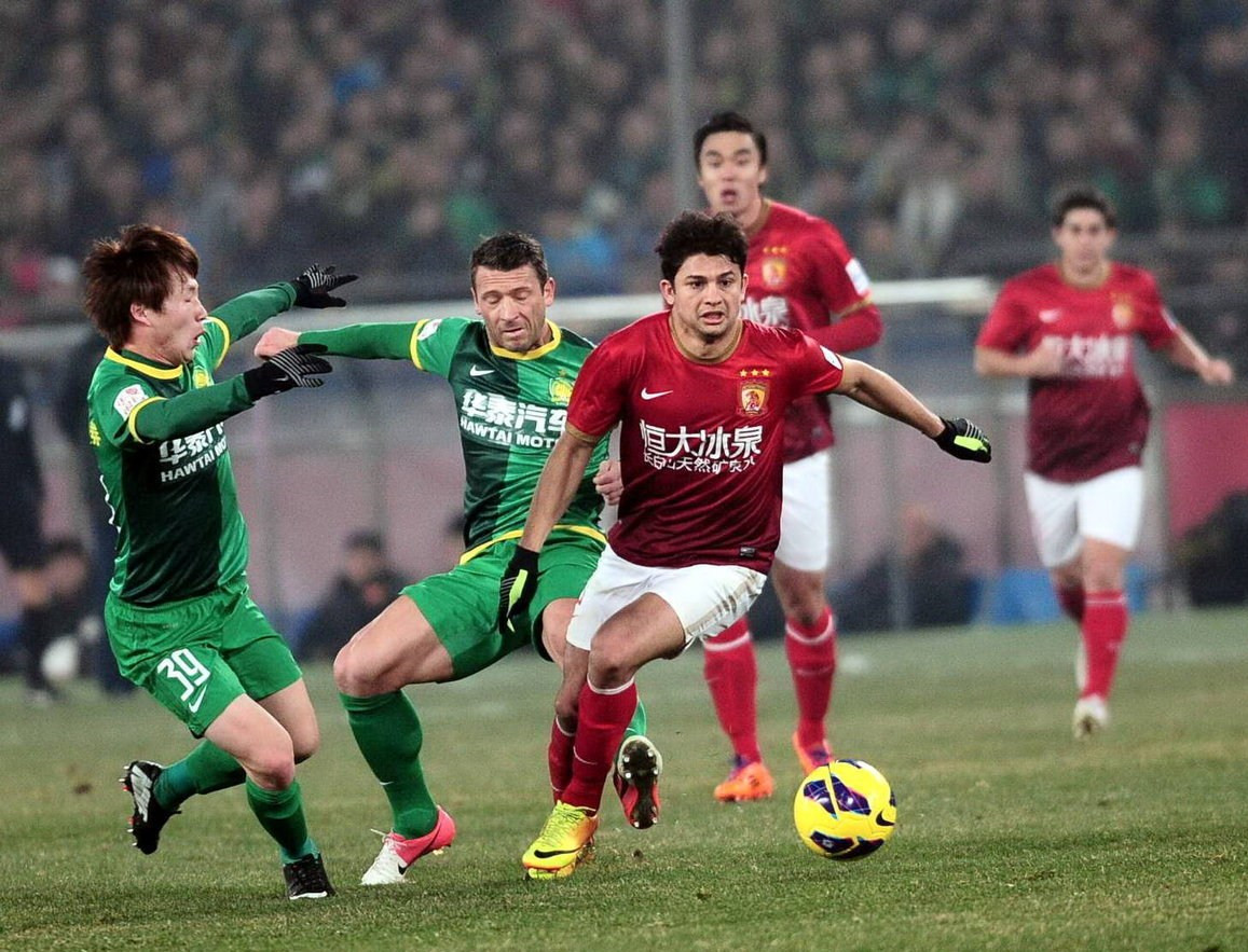 阿里纳斯：巴特勒如果这样打球 我会让他去打替补（阿里纳斯：巴特勒再这么打，我会让他坐板凳）